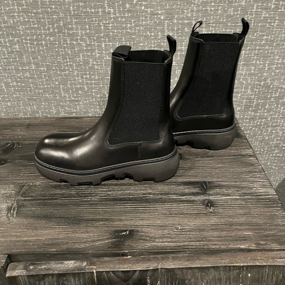 NIB BURBERRY Creeper Chelsea boots Black with Blue Trim EU 39 1/2 US 9 - Picture 5 of 13